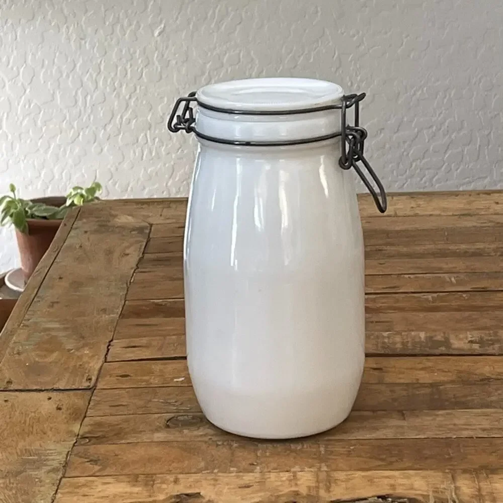 Wheaton White Milk Glass Canister 1.5 L Lidded 9